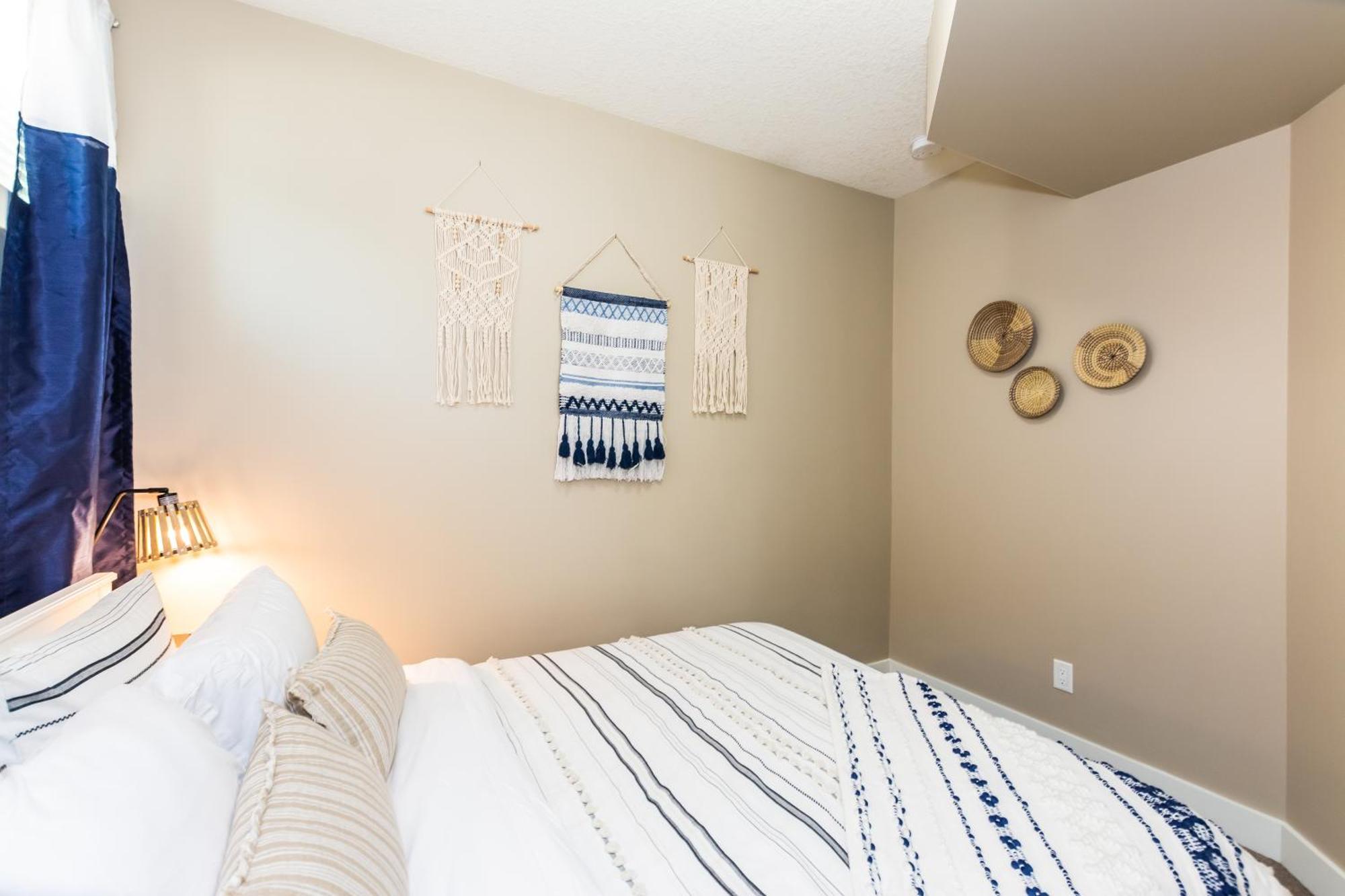 Queen Bed * Netflix * Wifi * Long Or Short Stays Edmonton Exteriér fotografie